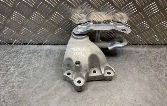 Mercedes-Benz B W246 W242 Engine mounting bracket A2462401109