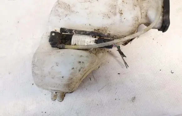 Renault Kangoo I Windscreen/windshield washer pump 7700431079