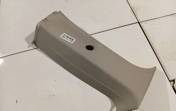 Mercedes-Benz A W169 (D) pillar trim (bottom) A1696901425