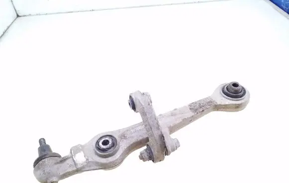 Volkswagen PASSAT B5 Front lower control arm/wishbone 4D0407155P