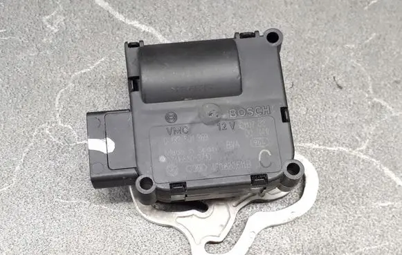 Audi A6 S6 C6 4F A/C air flow flap actuator/motor 0132801369