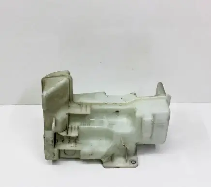 Volkswagen Jetta VI Windshield washer fluid reservoir/tank 5C6955453Q