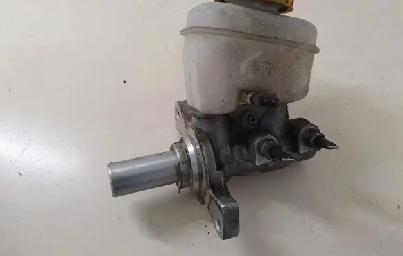 Subaru Outback Master brake cylinder