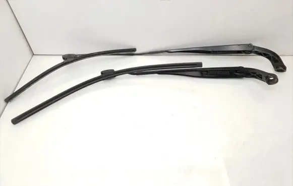 Honda Civic IX Front wiper blade arm