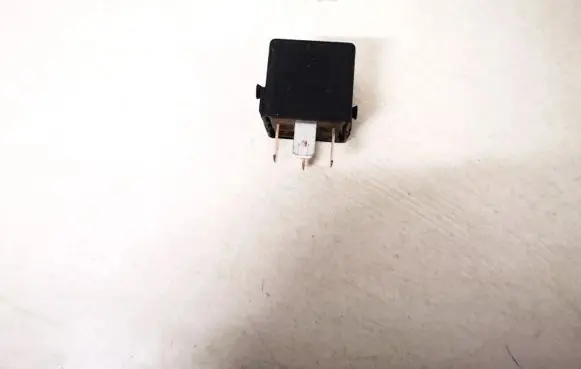 Mercedes-Benz A W168 Other relay a0025421319 v23134-b52-x336
