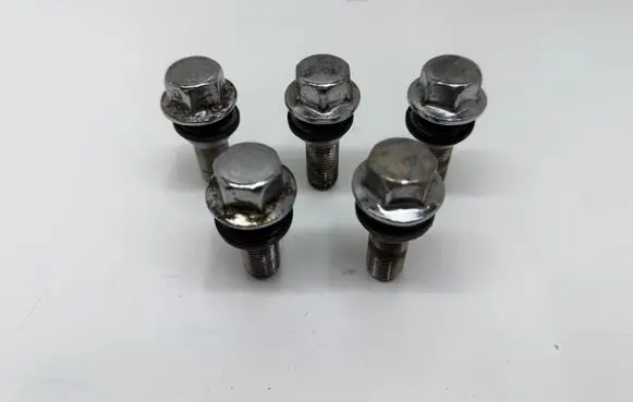 Volvo XC60 Nuts/bolts 