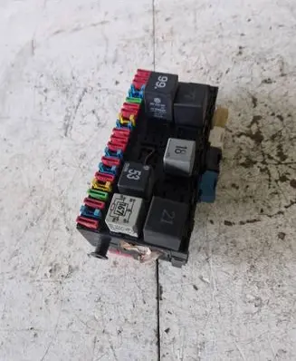 Volkswagen Golf III Fuse module