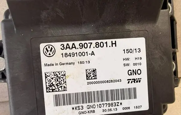 Volkswagen PASSAT B7 Hand brake control module 3AA907801H