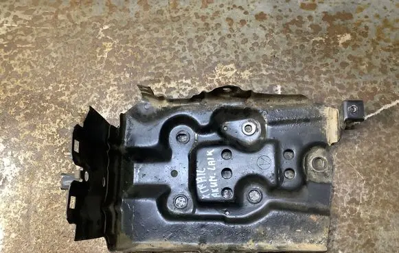 Nissan X-Trail T30 Battery bracket 