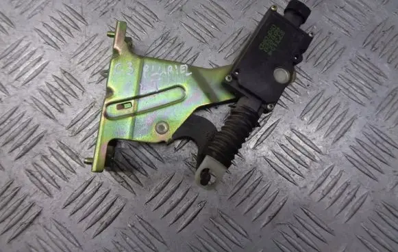 Citroen C3 Pluriel Shock absorber/damper mounting bracket 9646044780