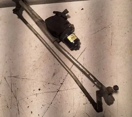 Front wiper linkage and motor