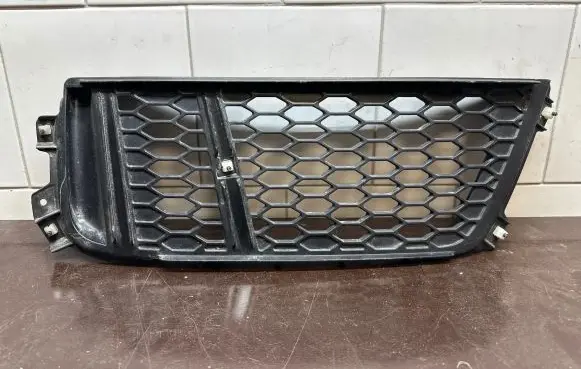 Audi R8 4S Quarter panel pressure vent 4S0807697A