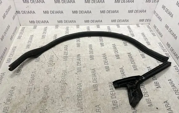 Mercedes-Benz C W205 Other front door trim element
