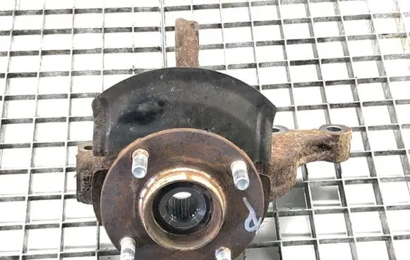 Nissan Tiida C11 Front wheel hub spindle knuckle