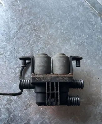 BMW 7 E65 E66 Coolant heater control valve 11611620 6908294 1147412167