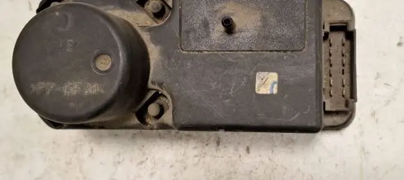 Volkswagen Golf III Central locking vacuum pump 1H0962257