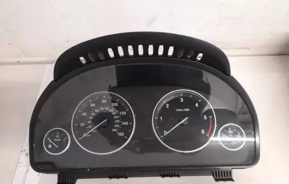 Speedometer (instrument cluster)
