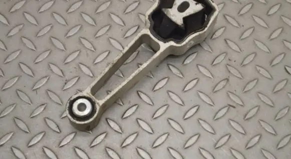 Land Rover Range Rover Evoque L538 Engine mount bracket