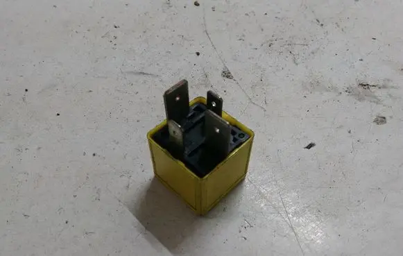 Opel Zafira B Other relay 90226846