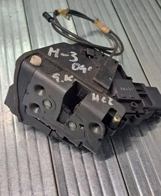 Mazda 3 I Rear door lock 8240033