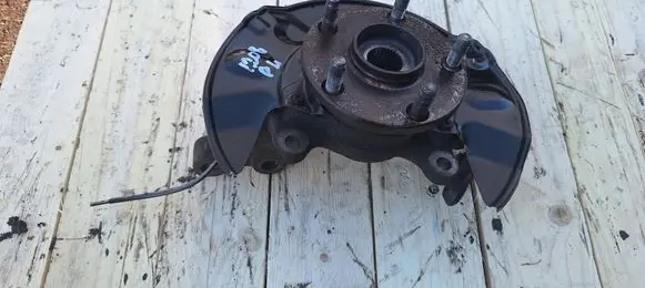 Toyota Corolla Verso AR10 Front wheel hub 