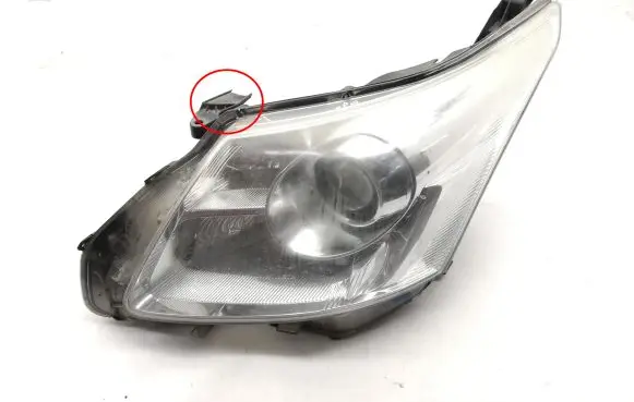 Toyota Avensis T270 Headlight/headlamp