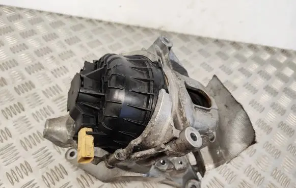 Audi A4 S4 B9 Engine mount bracket 782215147919