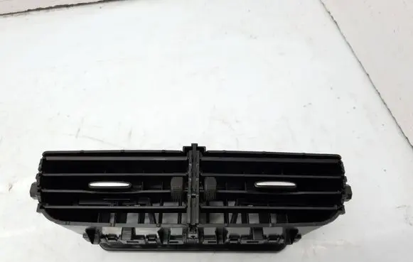 Renault Clio IV Dash center air vent grill 687507764R 687508859R