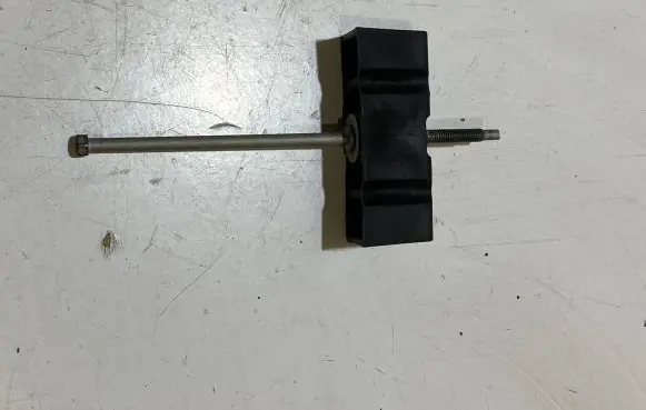 Ford Mustang VI Battery bracket F75B10747AA