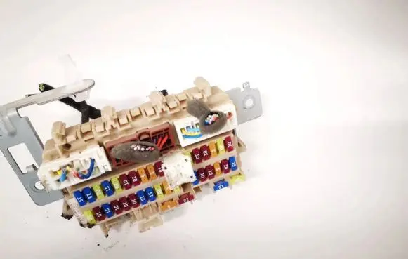 Nissan Qashqai Fuse box set 4eb0a c1687