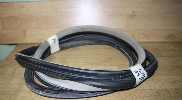 Volkswagen Golf IV Front door rubber seal 