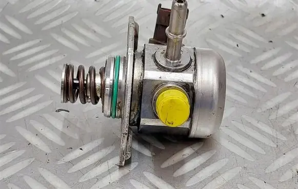 Volvo XC40 Fuel injection high pressure pump 31405318