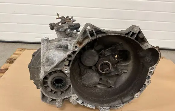 Hyundai Tucson TL Manual 6 speed gearbox SG82JB
