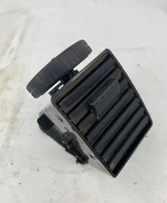 Volkswagen Transporter - Caravelle T5 Dash center air vent grill 7H0815706A 7H0815706