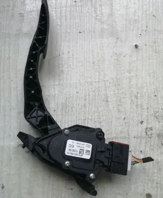 Opel Astra J Brake pedal bracket assembly 13252702EA