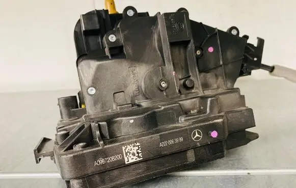 Mercedes-Benz S W222 Front door lock A2220063999 A0997208200 2220063999