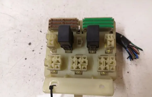 Volvo S40, V40 Relay mounting block 1341