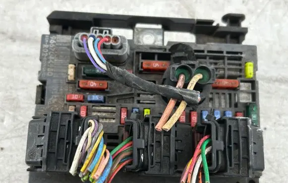 Citroen C4 Grand Picasso Fuse module 9667044980