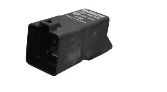 Volkswagen PASSAT B6 Glow plug pre-heat relay 0281003038
