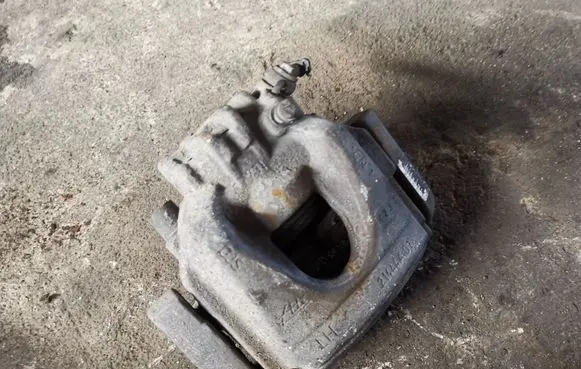 Citroen C6 Front brake caliper 9663000180