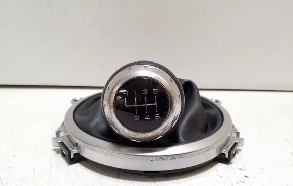 Audi TT TTS Mk2 Gear lever shifter trim leather/knob 8J0711113E