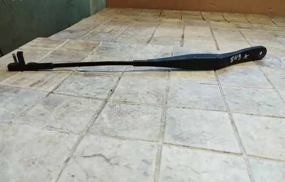Opel Astra H Front wiper blade arm 13111219