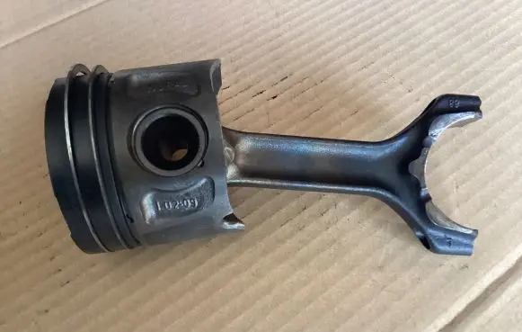 Opel Insignia A Piston with connecting rod
