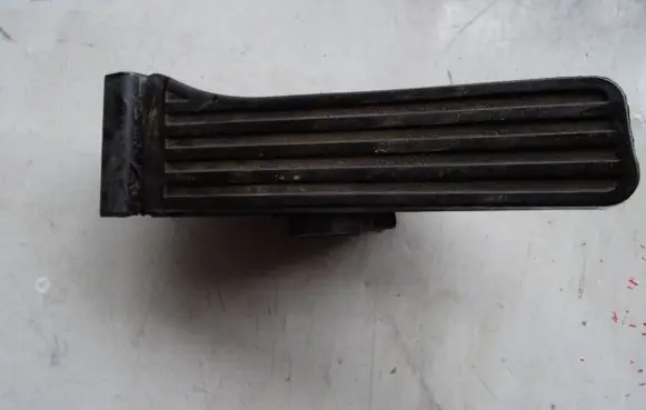Mercedes-Benz C W204 Accelerator throttle pedal A2043000004 2043000004