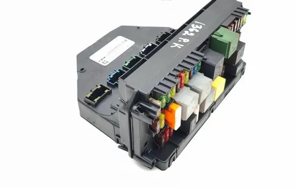 Mercedes-Benz CLS C218 AMG Fuse module A2129006112 A2129025405 A2129015404