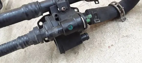 Thermostat/thermostat housing