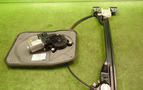 Skoda Fabia Mk2 (5J) Front door window regulator with motor 6Q2959802F