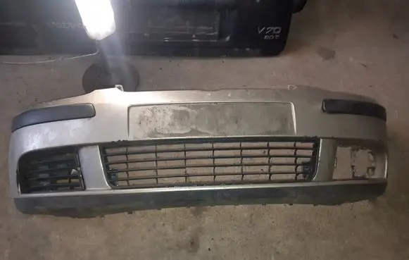 Volkswagen Golf V Front bumper