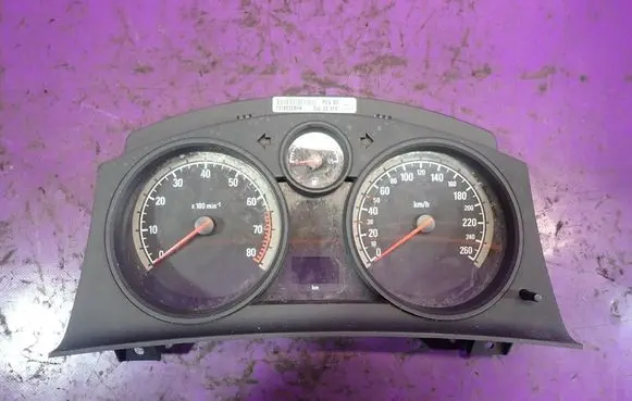 Opel Astra H Speedometer (instrument cluster)