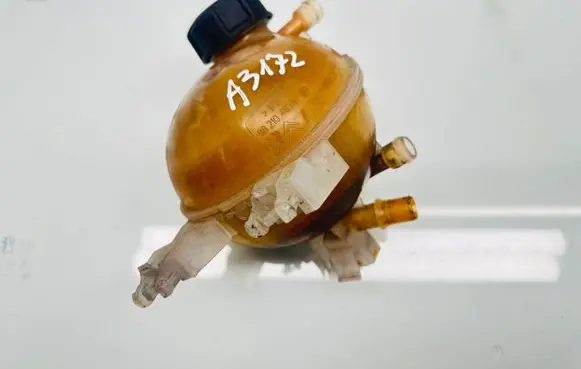 Citroen Jumpy Coolant expansion tank/reservoir 9821049380